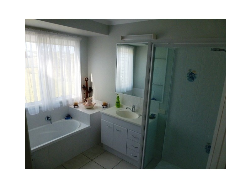 25 Dreadnought Av, Cooloola Cove QLD 4580