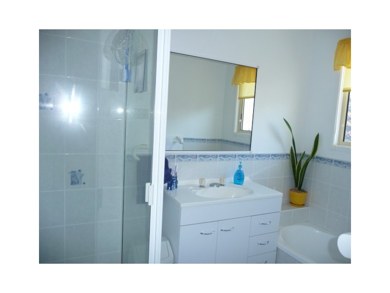 27 Queen Elizabeth Dr, Cooloola Cove QLD 4580