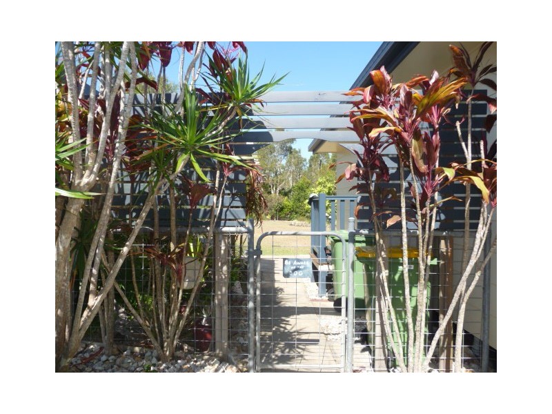 27 Queen Elizabeth Dr, Cooloola Cove QLD 4580