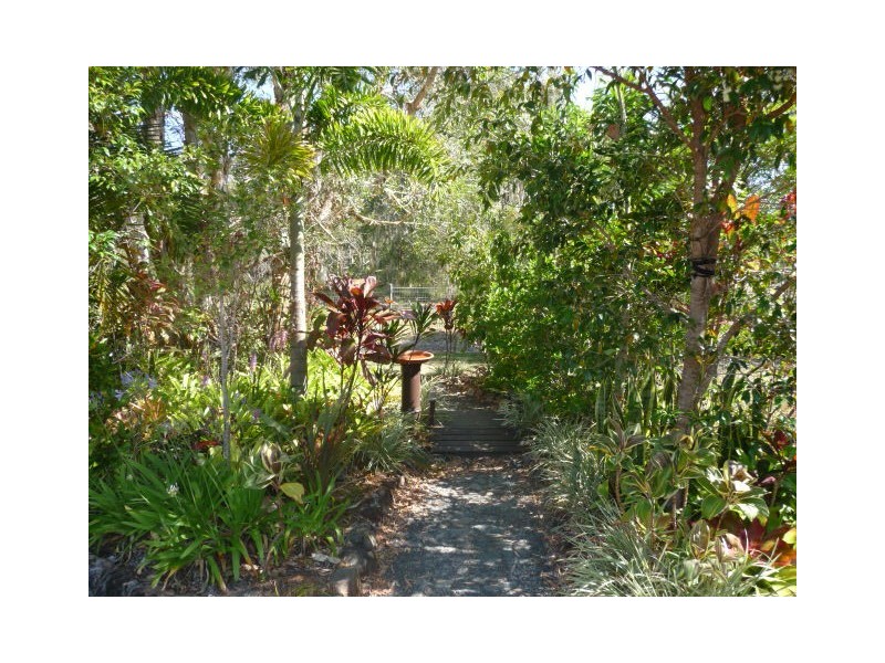 27 Queen Elizabeth Dr, Cooloola Cove QLD 4580