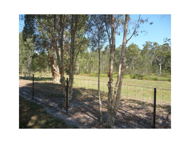 27 Queen Elizabeth Dr, Cooloola Cove QLD 4580