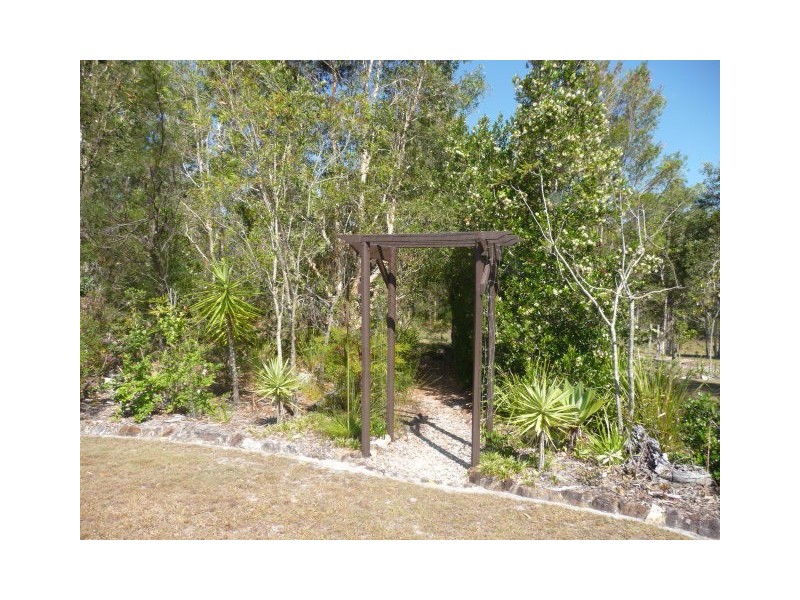 27 Queen Elizabeth Dr, Cooloola Cove QLD 4580