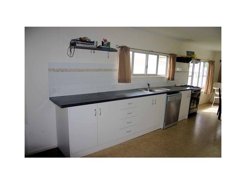 32 Tailor St, Tin Can Bay QLD 4580