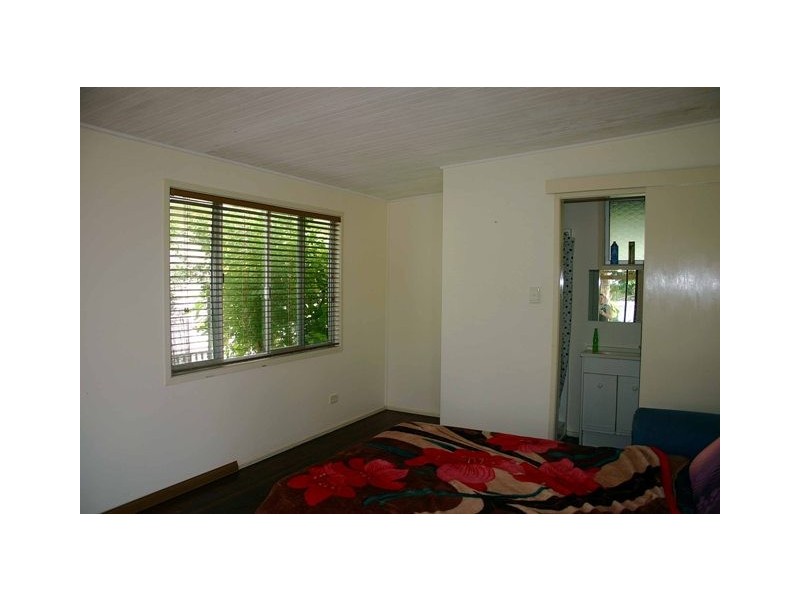 32 Tailor St, Tin Can Bay QLD 4580