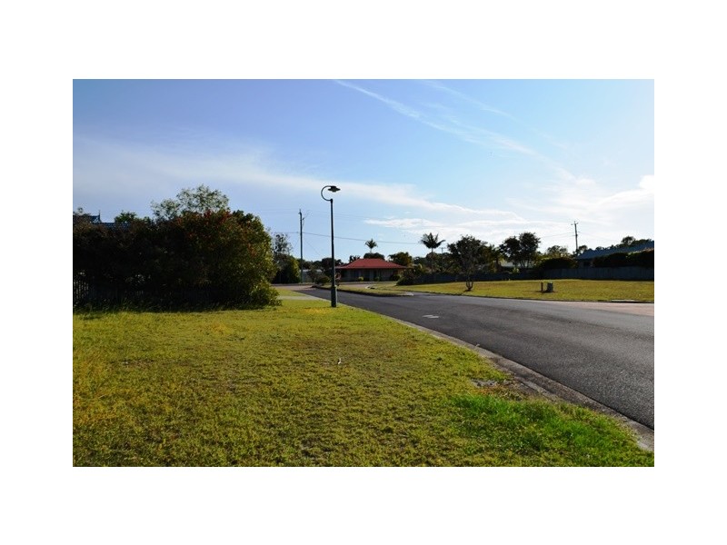 4 Banksia Ave, Tin Can Bay QLD 4580