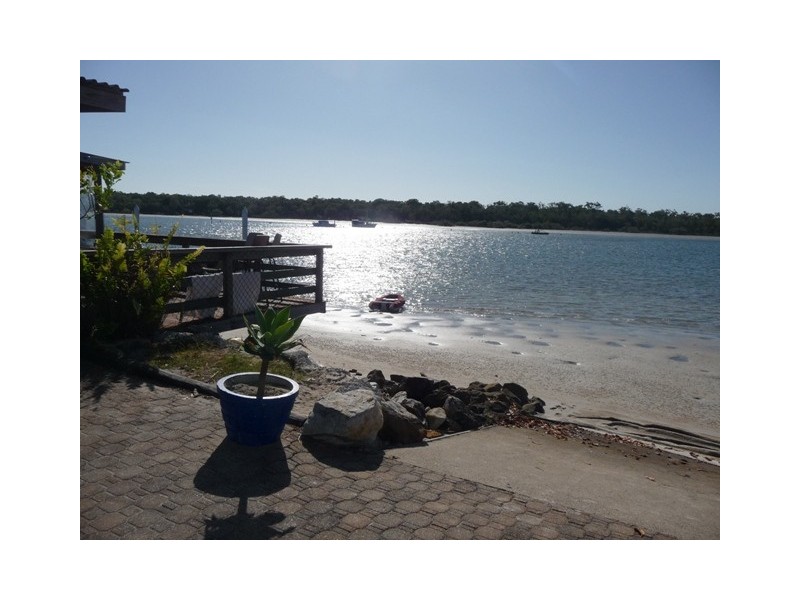 4 Banksia Ave, Tin Can Bay QLD 4580