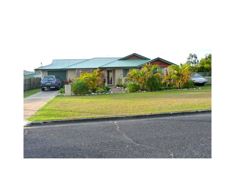35 Canberra Ave, Cooloola Cove QLD 4580