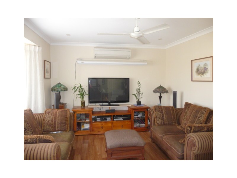 35 Canberra Ave, Cooloola Cove QLD 4580