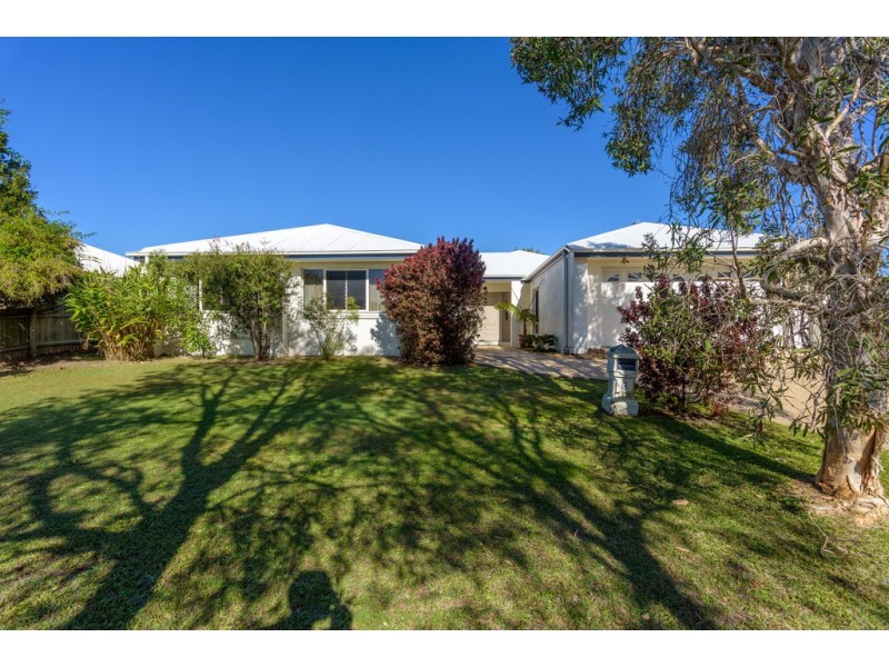 6 Creekside Esplanade, Cooloola Cove QLD 4580