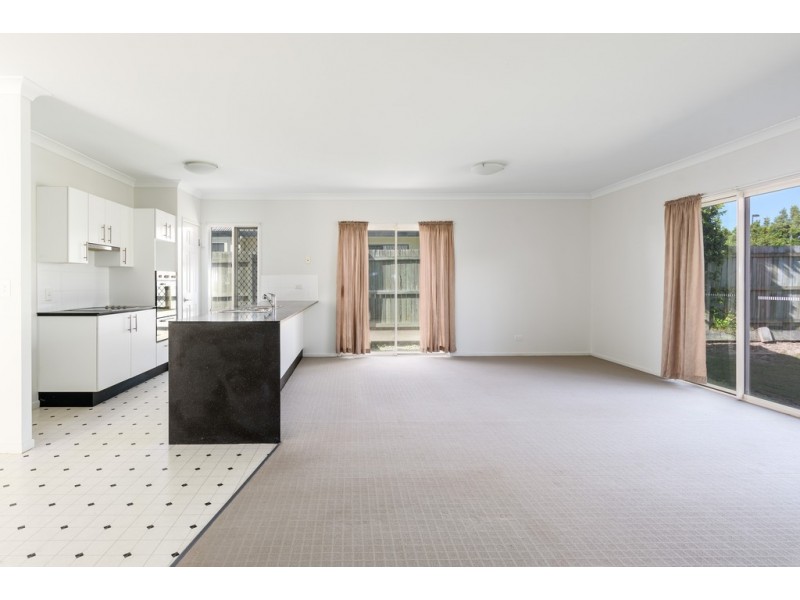 6 Creekside Esplanade, Cooloola Cove QLD 4580