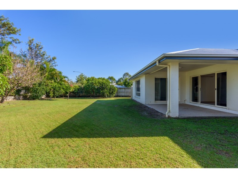 6 Creekside Esplanade, Cooloola Cove QLD 4580