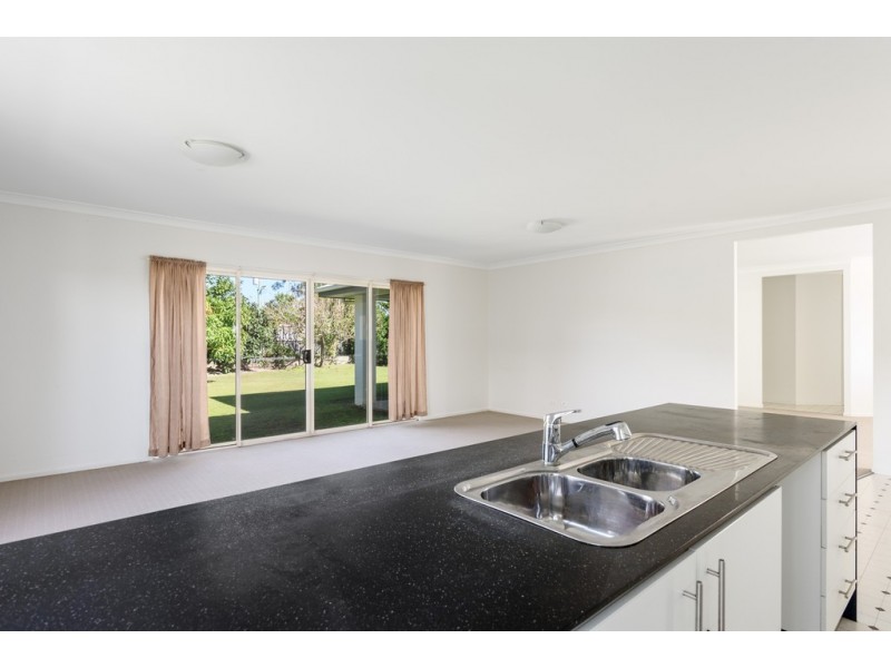 6 Creekside Esplanade, Cooloola Cove QLD 4580