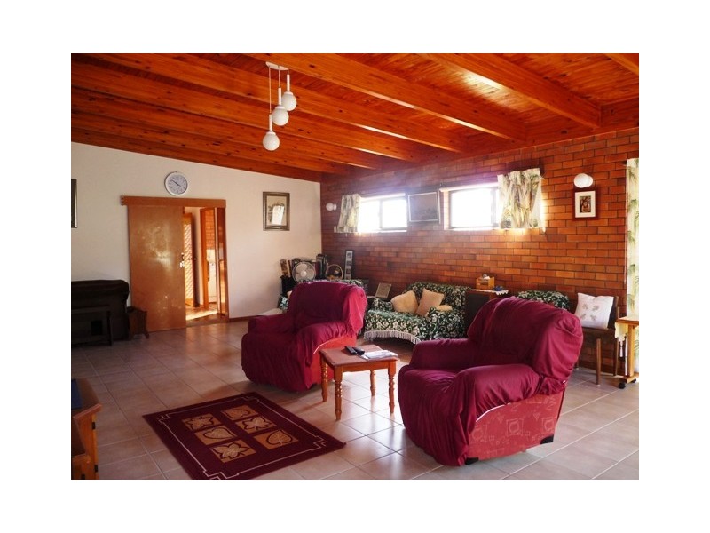 16 Gympie Road, Tin Can Bay QLD 4580