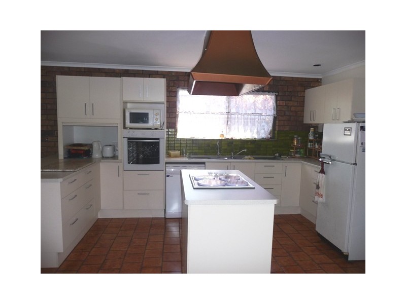 16 Gympie Road, Tin Can Bay QLD 4580