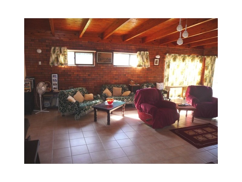 16 Gympie Road, Tin Can Bay QLD 4580