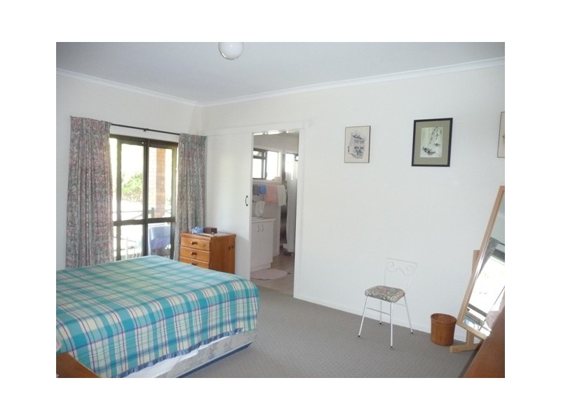 16 Gympie Road, Tin Can Bay QLD 4580