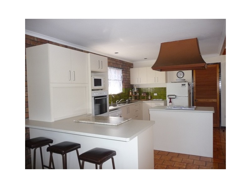 16 Gympie Road, Tin Can Bay QLD 4580