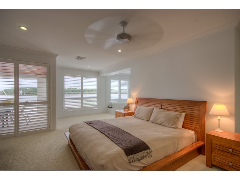 13 Esplanade, Tin Can Bay QLD 4580