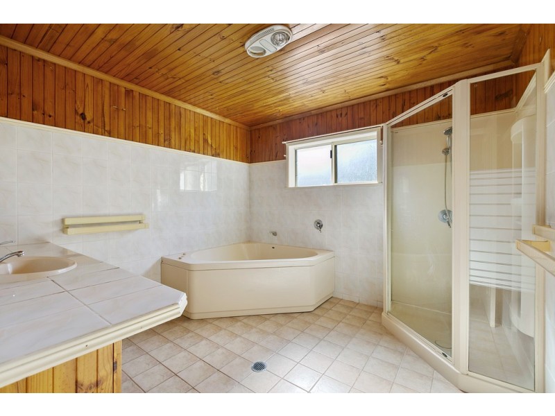 8 Seawitch Cres, Cooloola Cove QLD 4580