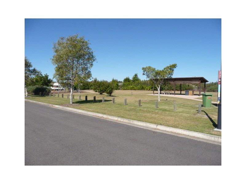 1/37 Creekside Esp, Cooloola Cove QLD 4580