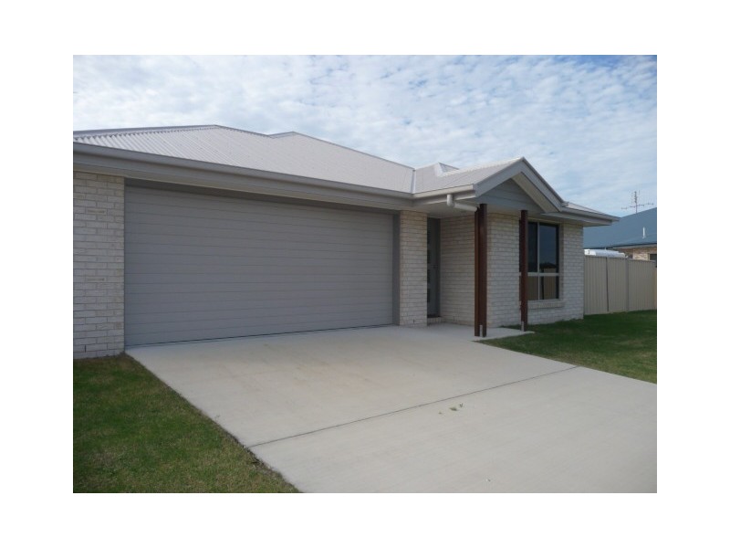 13 Callistemon Cr, Tin Can Bay QLD 4580