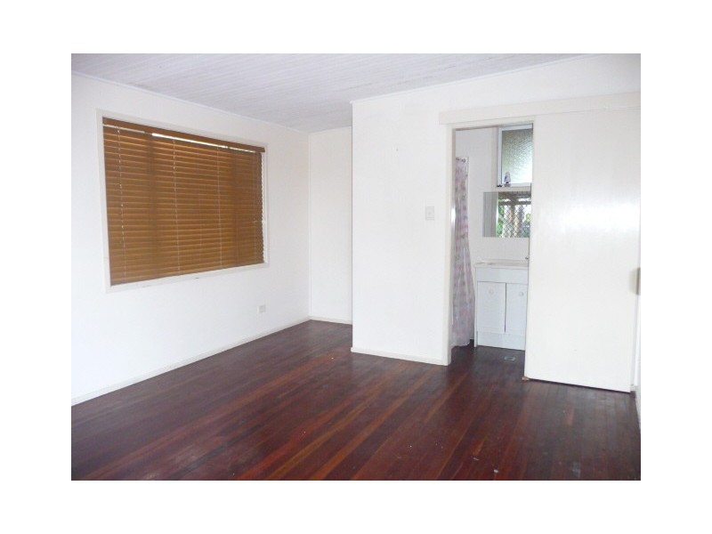 32 Tailor St, Tin Can Bay QLD 4580