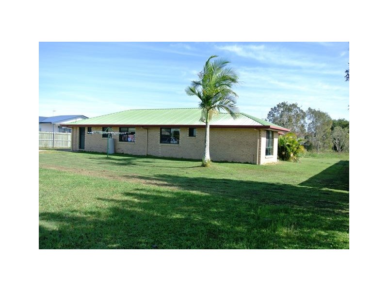 17 Canberra Ave, Cooloola Cove QLD 4580