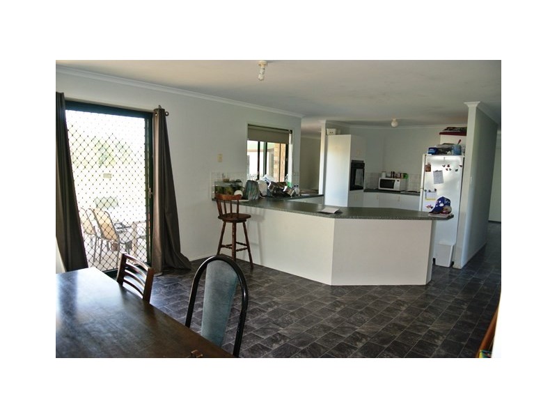 17 Canberra Ave, Cooloola Cove QLD 4580