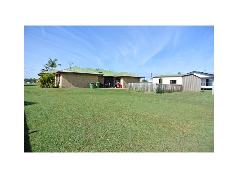 17 Canberra Ave, Cooloola Cove QLD 4580