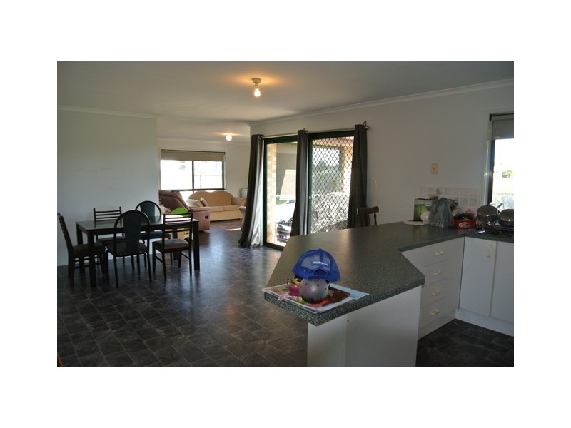 17 Canberra Ave, Cooloola Cove QLD 4580