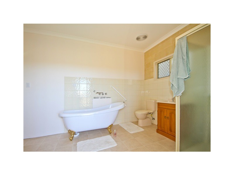 7 Iberia Ct, Cooloola Cove QLD 4580