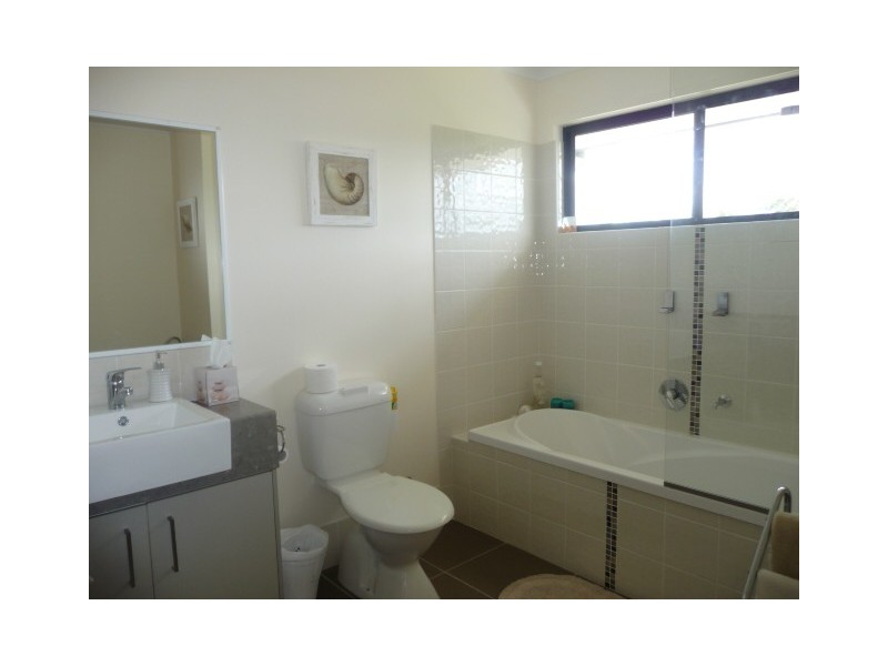 2/41 Creekside Esp, Cooloola Cove QLD 4580