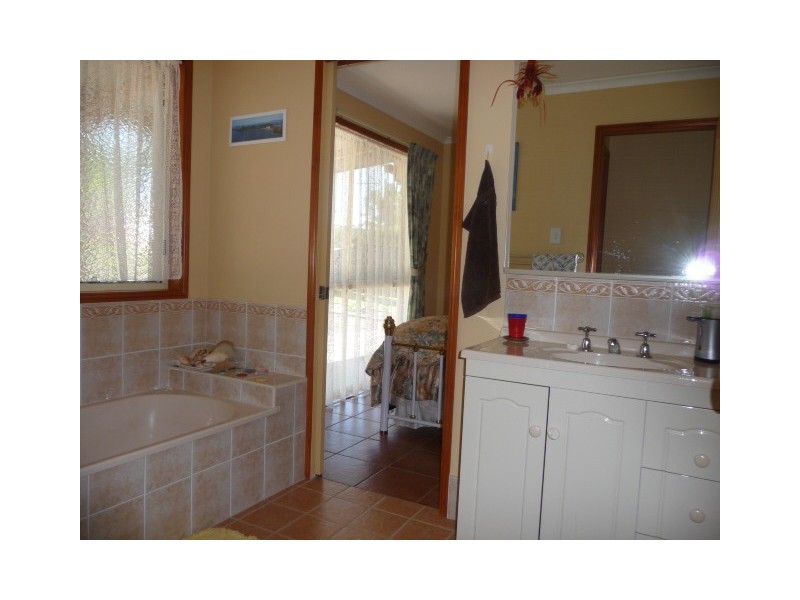 11 Endurance Ave, Cooloola Cove QLD 4580