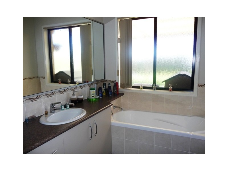 36 Creekside Esp, Cooloola Cove QLD 4580