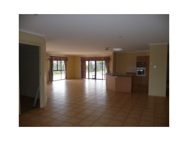32 Canberra Avenue, Cooloola Cove QLD 4580