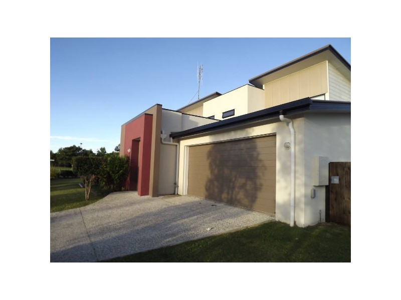 2/43 Creekside Esp, Cooloola Cove QLD 4580