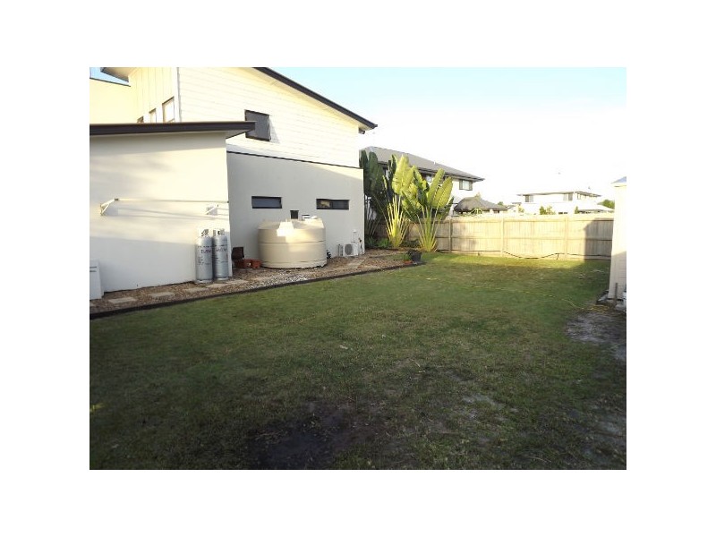 2/43 Creekside Esp, Cooloola Cove QLD 4580