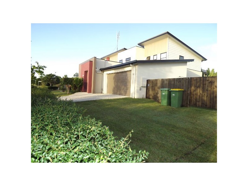 2/43 Creekside Esp, Cooloola Cove QLD 4580