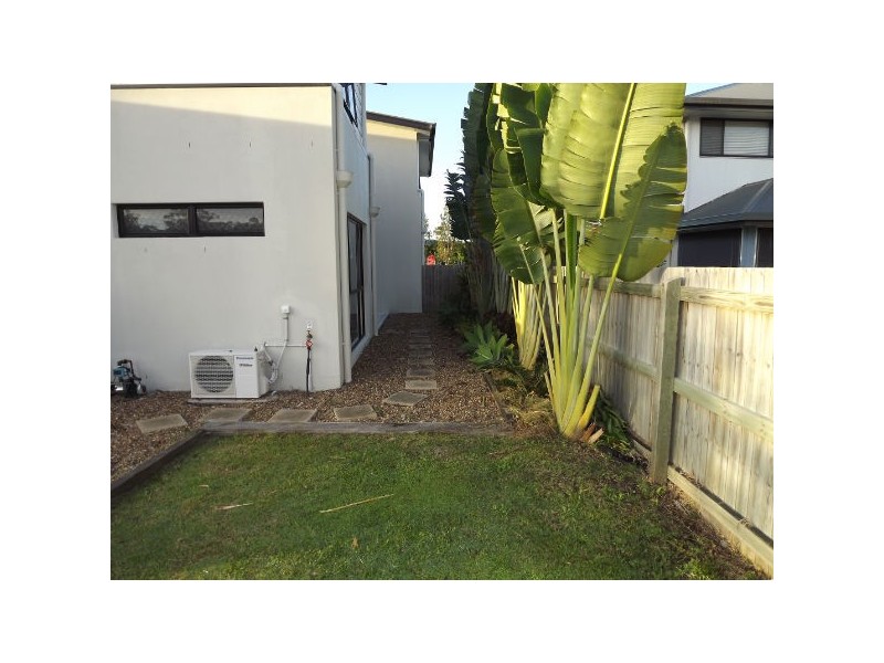 2/43 Creekside Esp, Cooloola Cove QLD 4580