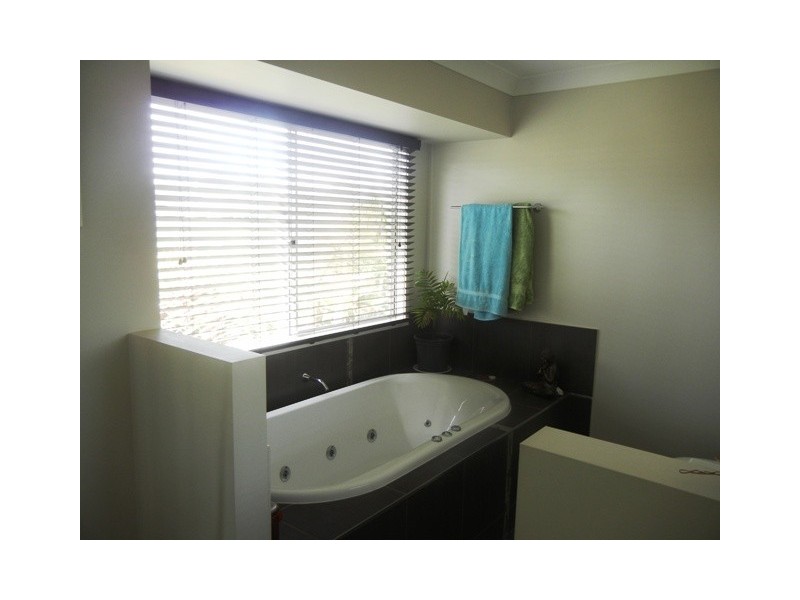 10 Habitat Cct, Cooloola Cove QLD 4580