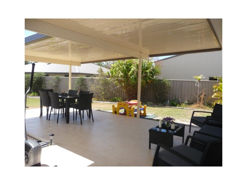 56 Fyshburn Dr, Cooloola Cove QLD 4580