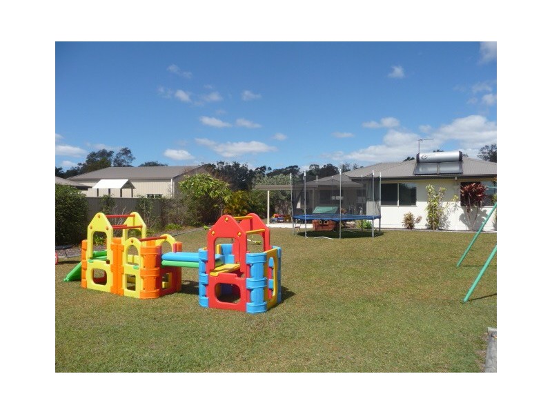 56 Fyshburn Dr, Cooloola Cove QLD 4580