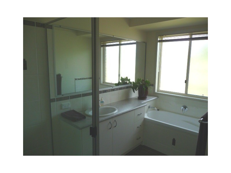 35 Canberra Ave, Cooloola Cove QLD 4580