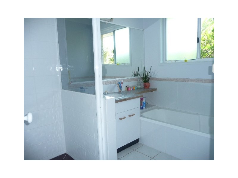 10 Pinta Crt, Cooloola Cove QLD 4580