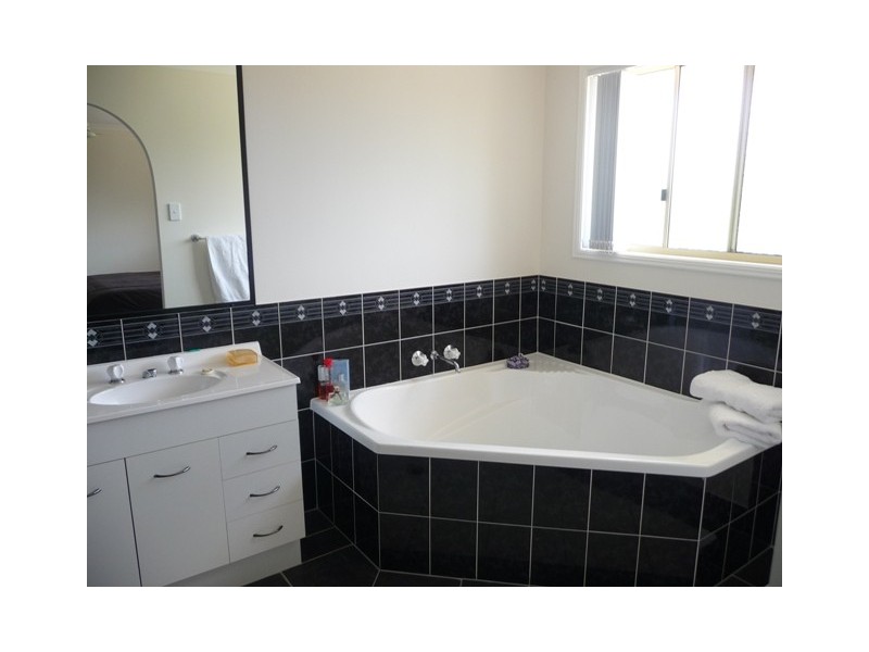 14 Mauretania Avenue, Cooloola Cove QLD 4580