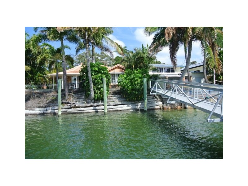 16 Esplanade, Tin Can Bay QLD 4580