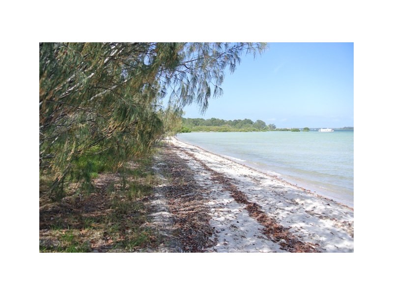 16 Esplanade, Tin Can Bay QLD 4580
