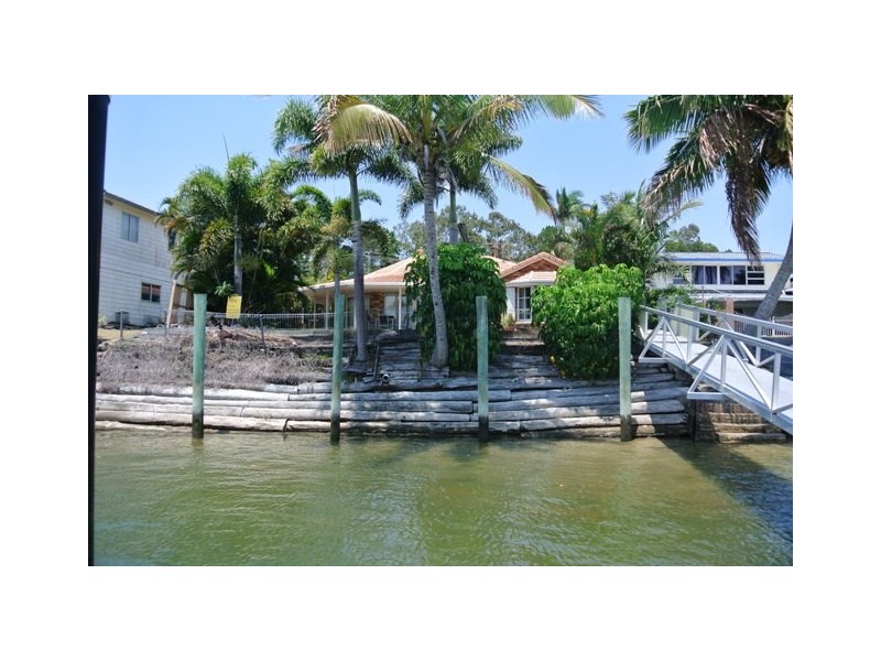 16 Esplanade, Tin Can Bay QLD 4580