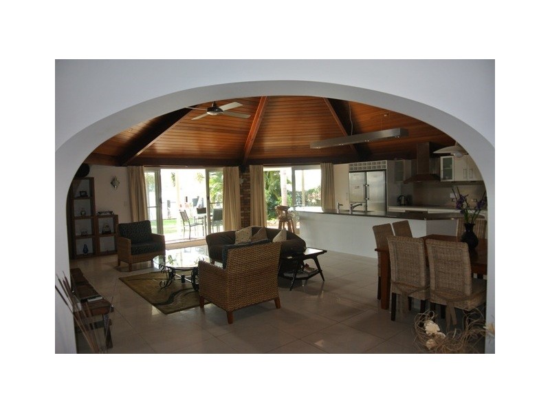 16 Esplanade, Tin Can Bay QLD 4580