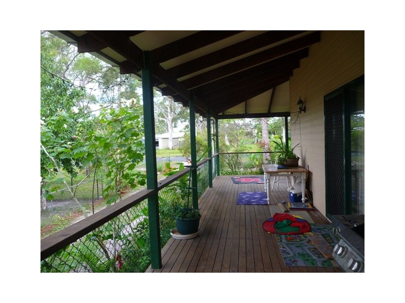 27 Ark Royal Dr, Cooloola Cove QLD 4580